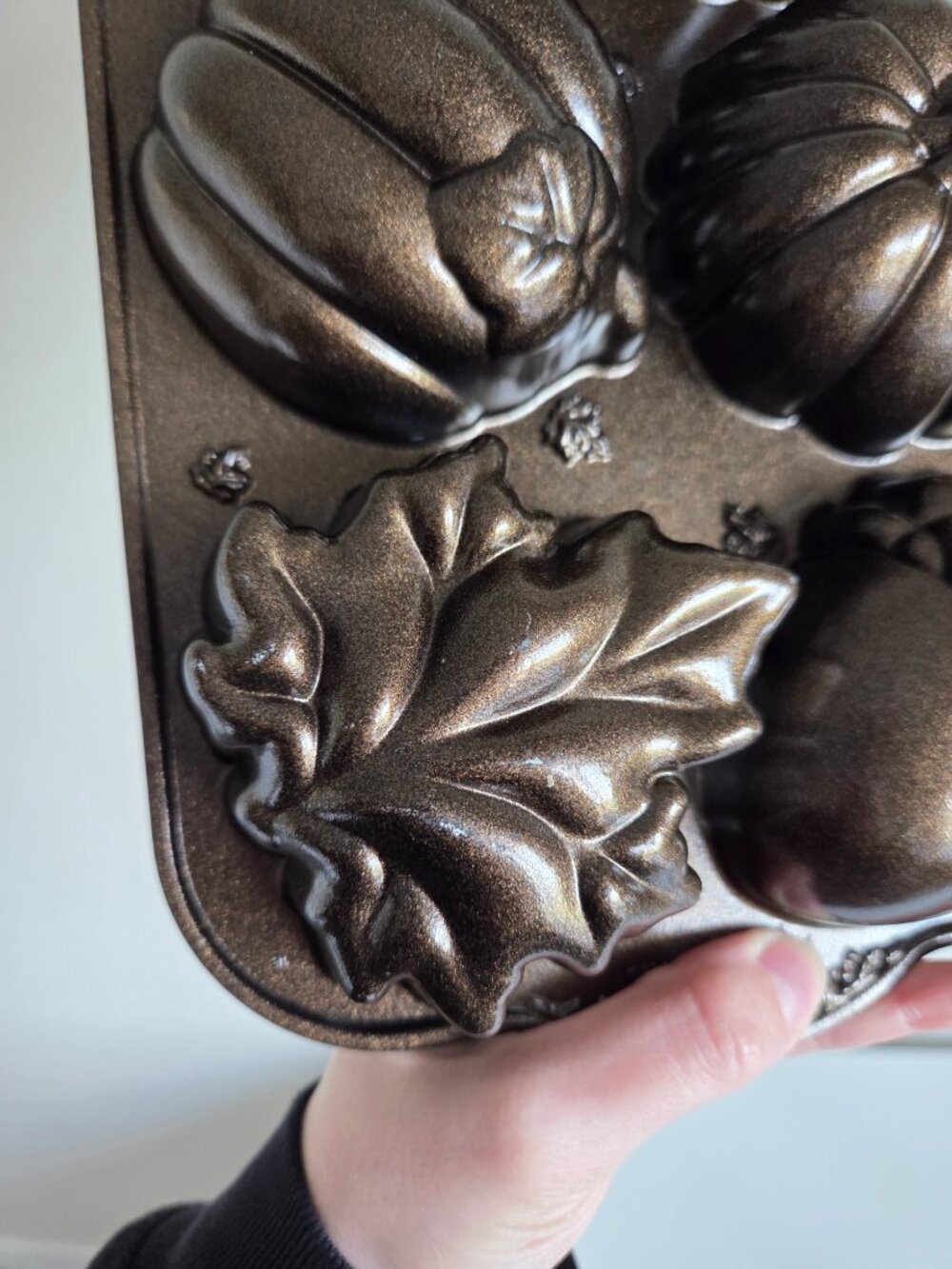 Nordic Ware Autumn Treats Pan - Picture 6 of 7